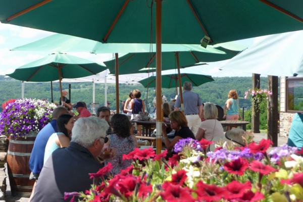 people watching Mike Pullano and Friends play music at Keuka Spring Vineyards