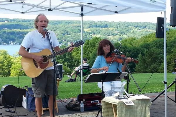 Live Music at Buttonwood Grove with Bob and Dee