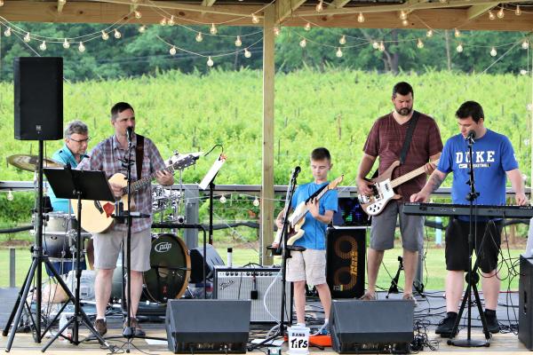 Live Music at Buttonwood Grove featuring Hot Dogs and Gin
